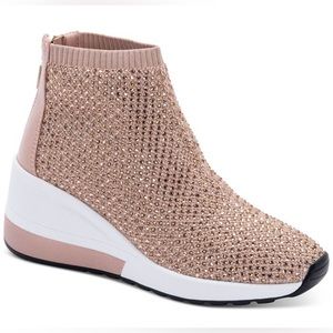 NWTB Aqua College Waterproof Sneakers Blush Stones
